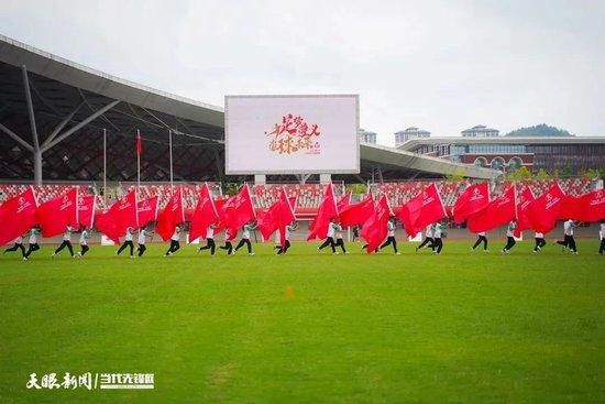 一位东北男观众在映后感叹道：“印象里大鹏一直是喜剧人儿，结果被电影里的陈信文吓了好几跳，真是‘大鹏一笑，生死难料’！”而孙阳继《过春天》《孤注一掷》后再演反派，观众反而对陈欣年这个角色“心疼”了起来，一位女观众表示：“看孙阳在《第八个嫌疑人》里后期的扮相，人也垮了头也秃了，不知道是不是演反派演的，送你一个发箍，你的头发我们来守护！”当观众现场让大鹏复刻电影中角色的凶狠时，上一秒还面带微笑的他，下一秒突然面色一沉怒喝一声，此举吓坏了全场观众；孙阳更是立下“票房flag”，如果电影票房破10亿就“模仿天津大爷跳水”